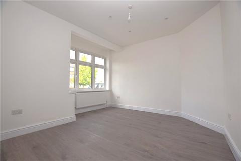 3 bedroom semi-detached house to rent, High Road, Romford RM6