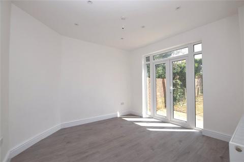 3 bedroom semi-detached house to rent, High Road, Romford RM6