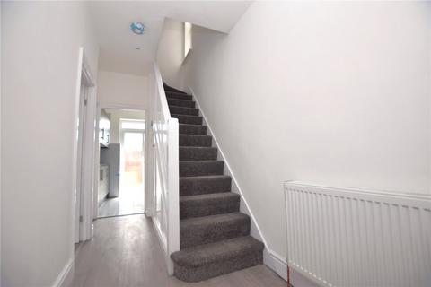 3 bedroom semi-detached house to rent, High Road, Romford RM6