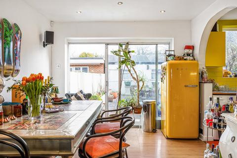 3 bedroom end of terrace house for sale, Charlton Road, Edmonton