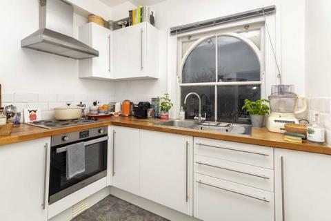 1 bedroom flat to rent, Bridle Close, Kingston Upon Thames KT1