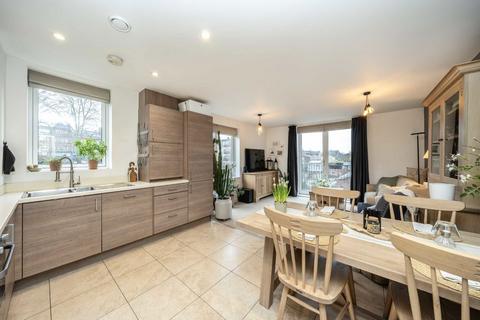 2 bedroom flat for sale, Gideon Road, London SW11