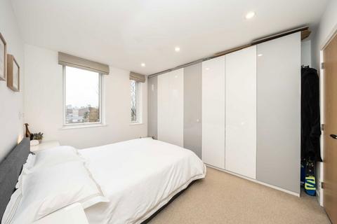 2 bedroom flat for sale, Gideon Road, London SW11