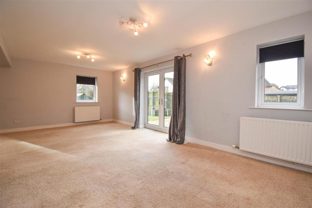 46 Norfolk Place Living Room C.jpg