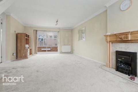 undefined, Restormel Close, Bedford