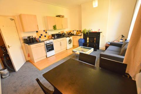 3 bedroom apartment to rent, Regent Park Terrace, Leeds LS6
