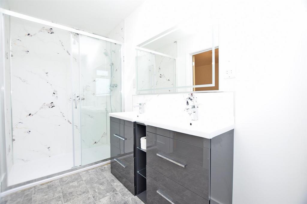 Master Ensuite