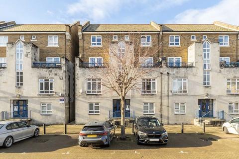 Ashdown Walk, London E14