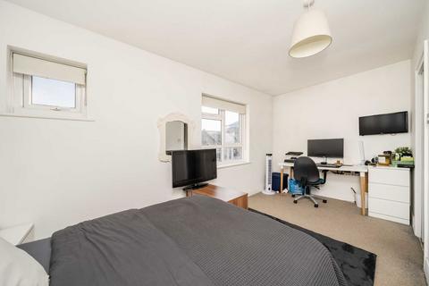 3 bedroom flat for sale, Ashdown Walk, London E14