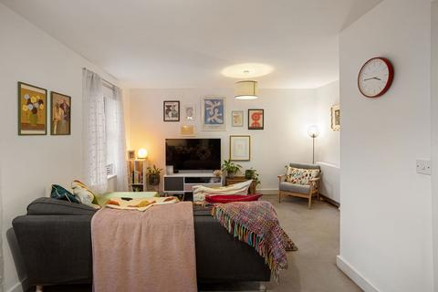 2 bedroom ground floor flat for sale, Waterside Gardens, York YO31