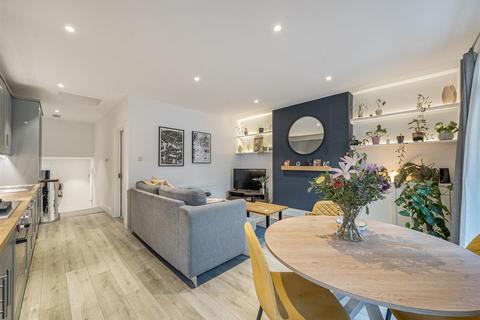 2 bedroom flat for sale, Lechmere Road, London NW2