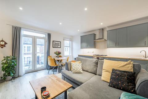 2 bedroom flat for sale, Lechmere Road, London NW2