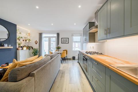 2 bedroom flat for sale, Lechmere Road, London NW2
