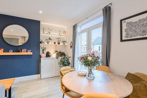 2 bedroom flat for sale, Lechmere Road, London NW2