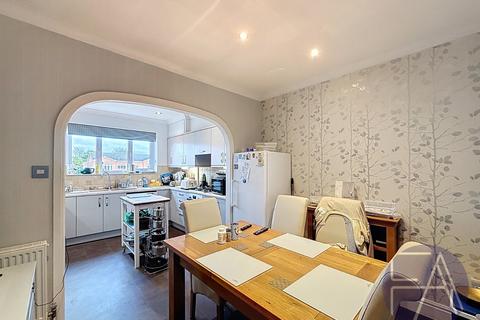 2 bedroom flat for sale, Saxenholme, Southport PR8