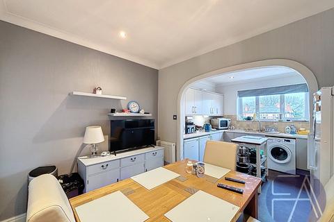 2 bedroom flat for sale, Saxenholme, Southport PR8