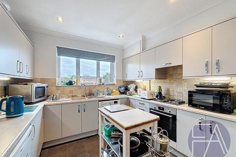 2 bedroom flat for sale, Saxenholme, Southport PR8
