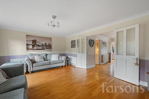 4 bedroom semi-detached house for sale, Willowdene, Pilgrims Hatch, CM15