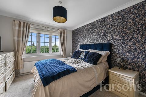 4 bedroom semi-detached house for sale, Willowdene, Pilgrims Hatch, CM15
