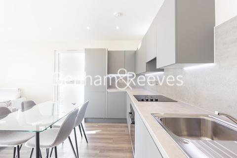 2 bedroom flat to rent, Forest Road, London E17