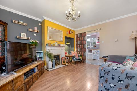 3 bedroom end of terrace house for sale, Gloucester Road, Stamford