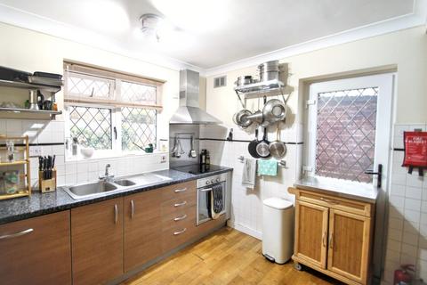 undefined, Glen Crescent, Woodford Green, IG8