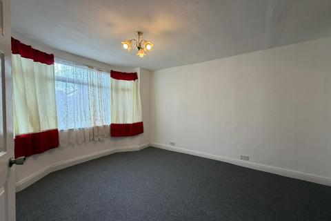 4 bedroom semi-detached house to rent, Buckingham Gardens, Edgware, HA8