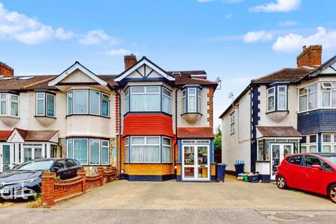 4 bedroom end of terrace house for sale, Hathaway Gardens, ROMFORD