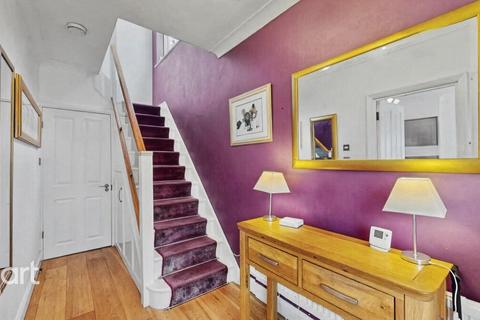 4 bedroom end of terrace house for sale, Hathaway Gardens, ROMFORD