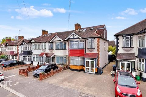 4 bedroom end of terrace house for sale, Hathaway Gardens, ROMFORD