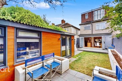 4 bedroom end of terrace house for sale, Hathaway Gardens, ROMFORD