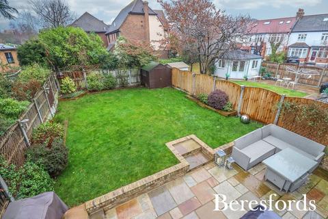 4 bedroom semi-detached house for sale, Deyncourt Gardens, Upminster, RM14