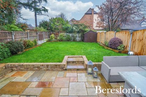 4 bedroom semi-detached house for sale, Deyncourt Gardens, Upminster, RM14
