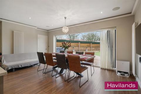 6 bedroom semi-detached house for sale, Green Dragon Lane, London