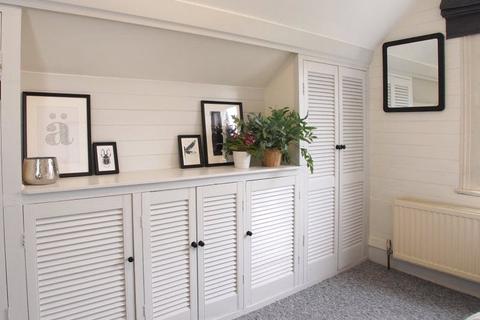 1 bedroom in a house share to rent, Werter Road, Putney, SW15