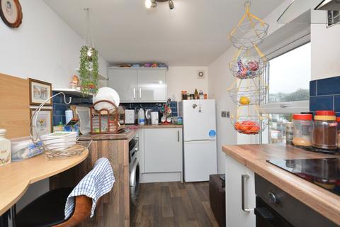 2 bedroom flat to rent, Godwin Road, Cliftonville, CT9 2HG