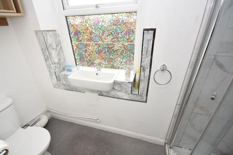 2 bedroom flat to rent, Godwin Road, Cliftonville, CT9 2HG