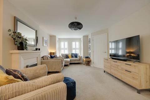 4 bedroom semi-detached house for sale, Bonnet Lane, Burgess Hill, RH15