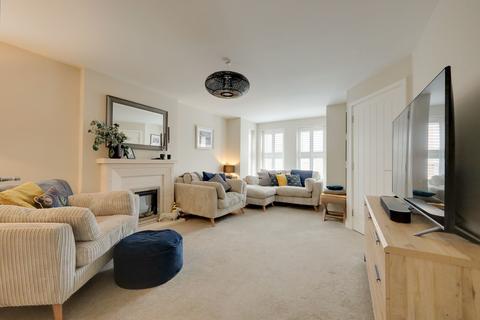 4 bedroom semi-detached house for sale, Bonnet Lane, Burgess Hill, RH15