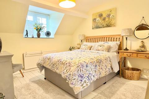undefined, Tewkesbury GL20