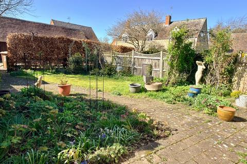 undefined, Tewkesbury GL20