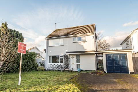 Coombe Drive, Addlestone, KT15