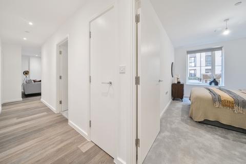 3 bedroom apartment to rent, 6 Headlam Avenue, London SW4
