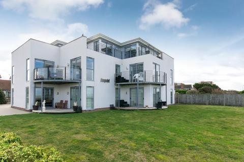 2 bedroom flat for sale, The Parade, Birchington, Kent, CT7