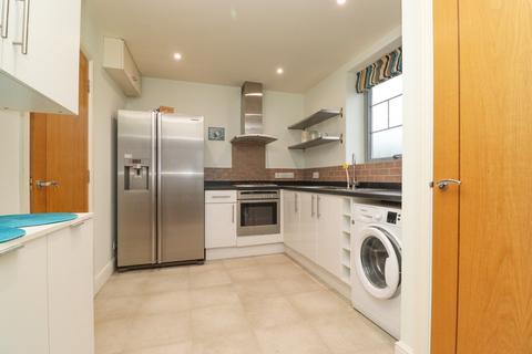 2 bedroom flat for sale, The Parade, Birchington, Kent, CT7
