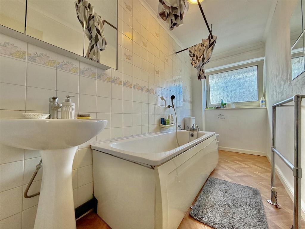 Family Bathroom/ WC