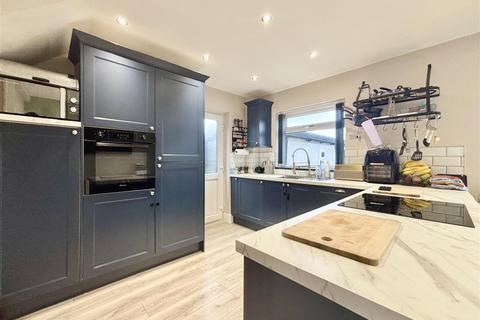 3 bedroom semi-detached house for sale, Foster Park Road, Bradford BD13