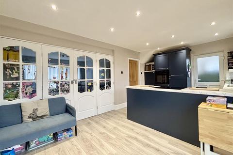 3 bedroom semi-detached house for sale, Foster Park Road, Bradford BD13