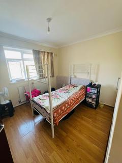 4 bedroom semi-detached house to rent, Fernwood Avenue, Wembley HA0