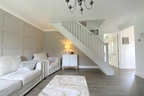 3 bedroom end of terrace house for sale, Deene Close, Grimsby
